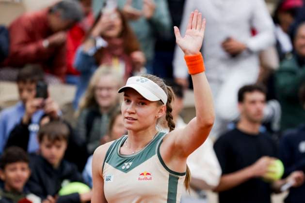 TENNIS - French Open 2024 PARIS,FRANCE,28.MAY.24 - TENNIS - WTA, Tennis Damen Tour, French Open, Roland Garros, Grand Slam. Image shows the rejoicing of Elena Rybakina (KAZ).  GEPAxpictures xPatrickxSteiner