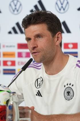 Thomas Müller (Deutschland Germany) in der Pressekonferenz - Blankenhain 28.05.2024: Pressekonferenz der Deutschen Nationalmannschaft zur EM-Vorbereitung, Golf Resort Weimarer Land