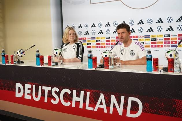 Thomas Müller (Deutschland Germany) in der Pressekonferenz - Blankenhain 28.05.2024: Pressekonferenz der Deutschen Nationalmannschaft zur EM-Vorbereitung, Golf Resort Weimarer Land