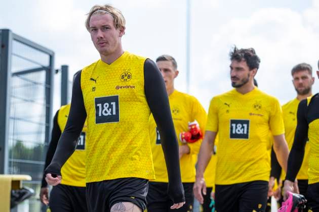 Training Borussia Dortmund, 28.05.2024 Julian Brandt (Borussia Dortmund, 19) und seine Mannschaftskollegen betreten das Trainingsgelände- Trainingseinheit von Borussia Dortmund am 28.05.2024 vor dem UEFA Championsleague Finale gegen Real Madrid, Trainingsgelände Hohenbuschei, Dortmund DFL regulations prohibit any use of photographs as image sequences and or quasi-video Copyright: xBEAUTIFULxSPORTS Meuselx