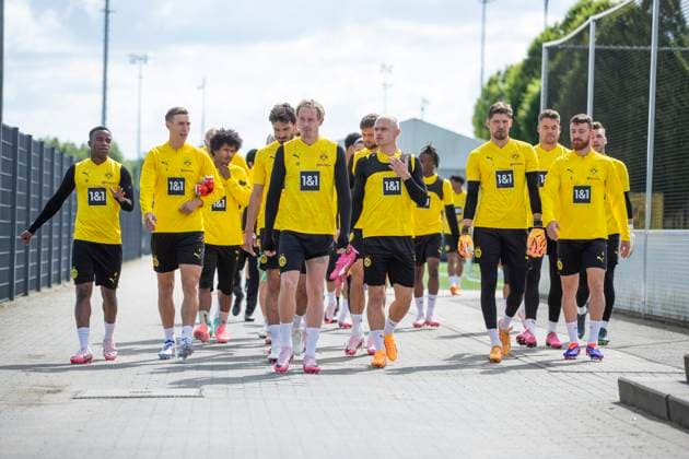 Training Borussia Dortmund, 28.05.2024 Die Mannschaft des BVB auf dem Weg zum Trainingsplatz. Trainingseinheit von Borussia Dortmund am 28.05.2024 vor dem UEFA Championsleague Finale gegen Real Madrid, Trainingsgelände Hohenbuschei, Dortmund DFL regulations prohibit any use of photographs as image sequences and or quasi-video Copyright: xBEAUTIFULxSPORTS Meuselx
