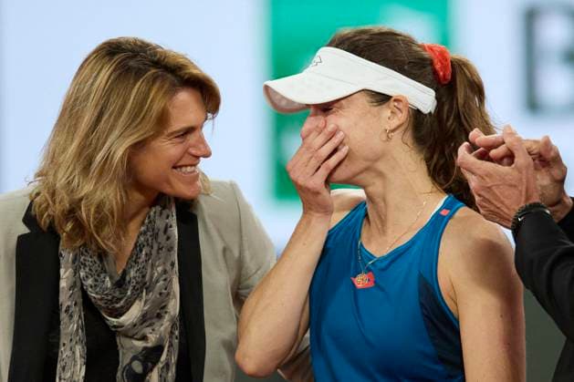AlizÃ Cornet annonce la fin de sa carriere apres avoir Ã tÃ battue au premier tour des Internationaux de France de tennis de Roland Garros 2024 Ã Paris AmÃ lie Mauresmo et AlizÃ Cornet - La joueuse de tennis francaise AlizÃ Cornet annonce la fin de sa carriere apres avoir Ã tÃ battue au premier tour des Internationaux de France de tennis de Roland Garros 2024 Ã Paris, France, le 28 mai 2024. Jacovides-Moreau Bestimage French tennis player AlizÃ Cornet announces the end of her career after being defeated in the first round of the 2024 Roland Garros French Open tennis tournament in Paris, France, on May 28, 2024. Paris France  Copyright: xJACOVIDES-MOREAUx xBESTIMAGExJACOVIDES-MOREAUx xBESTIMAGEx