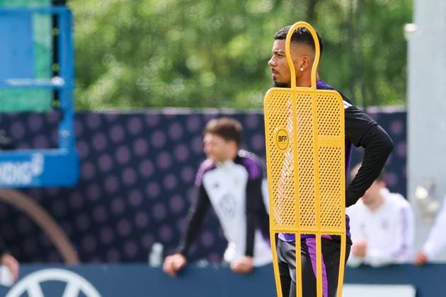 Benjamin Henrichs schaut, Oeffentliches Training Tag 2, Trainingslager der deutschen Natiionalmannschaft, Ernst-Abbe-Sportfeld, 28.05.2024, Jena, Deutschland.