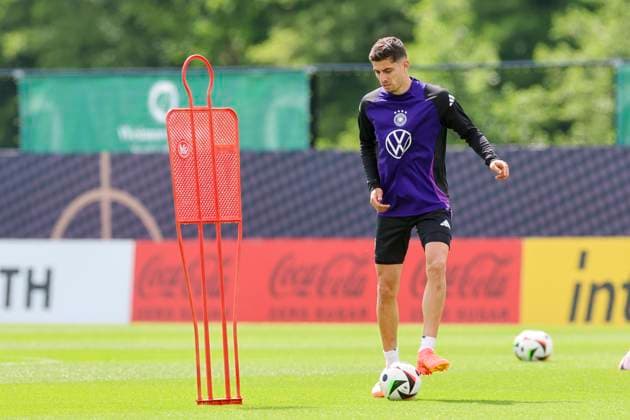 Kai Havertz kontrolliert den Ball, Oeffentliches Training Tag 2, Trainingslager der deutschen Natiionalmannschaft, Ernst-Abbe-Sportfeld, 28.05.2024, Jena, Deutschland.