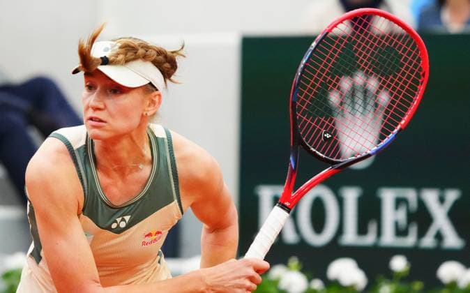 Sport Bilder des Tages Elena Rybakina in first round action French Open Tennis, Day 3, Tennis, Roland Garros, Paris, France - 28 May 2024  Copyright: xJavierxGarcia Shutterstockx 14506171bj