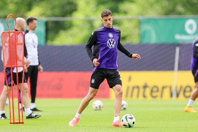 Kai Havertz kontrolliert den Ball, Oeffentliches Training Tag 2, Trainingslager der deutschen Natiionalmannschaft, Ernst-Abbe-Sportfeld, 28.05.2024, Jena, Deutschland.
