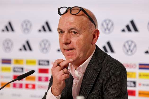 DFB-Praesident Bernd Neuendorf stellt sich den Fragen der Journalisten, Pressekonferenz Tag 1, Trainingslager der deutschen Natiionalmannschaft, Schloss, 28.05.2024, Blankenhain, Deutschland.