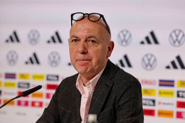 DFB-Praesident Bernd Neuendorf stellt sich den Fragen der Journalisten, Pressekonferenz Tag 1, Trainingslager der deutschen Natiionalmannschaft, Schloss, 28.05.2024, Blankenhain, Deutschland.