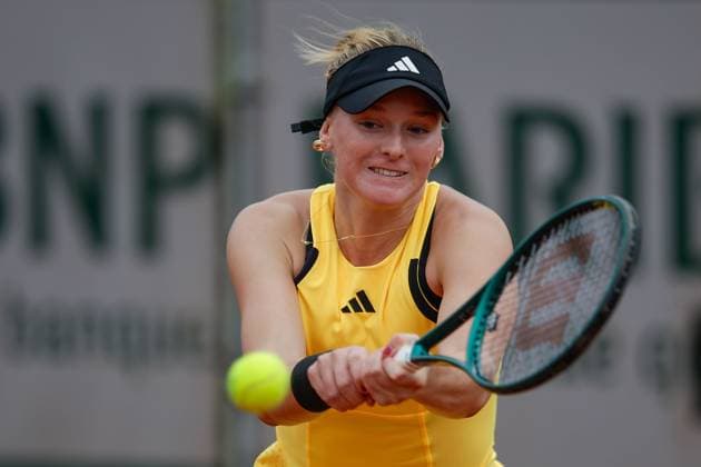28.05.2024 Tennis, French Open 2024 Roland-Garros, FRA, Women™s Singles Court 13 - FIRST ROUND Ashlyn Krueger (USA) - Tamara Korpatsch (GER) Bild: v. li. Ashlyn Krueger (USA) spielt eine Rückhand. Copyright: HMBxMedia AntonioxBorga