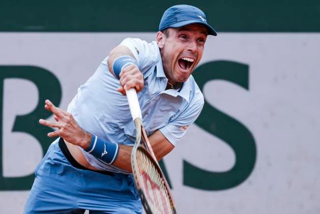 TENNIS - French Open 2024 PARIS,FRANCE,28.MAY.24 - TENNIS - ATP, Tennis Herren World Tour, French Open, Roland Garros, Grand Slam. Image shows Roberto Bautista Agut (ESP).  GEPAxpictures xPatrickxSteiner