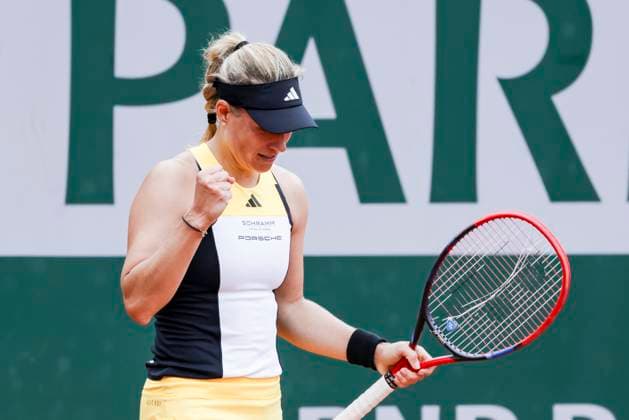 Tennis, French Open, Tag 3 TENNIS - French Open 2024 PARIS,FRANCE,28.MAY.24 - TENNIS - WTA, Tennis Damen Tour, French Open, Roland Garros, Grand Slam. Image shows the rejoicing of Angelique Kerber (GER).  GEPAxpictures xPatrickxSteiner