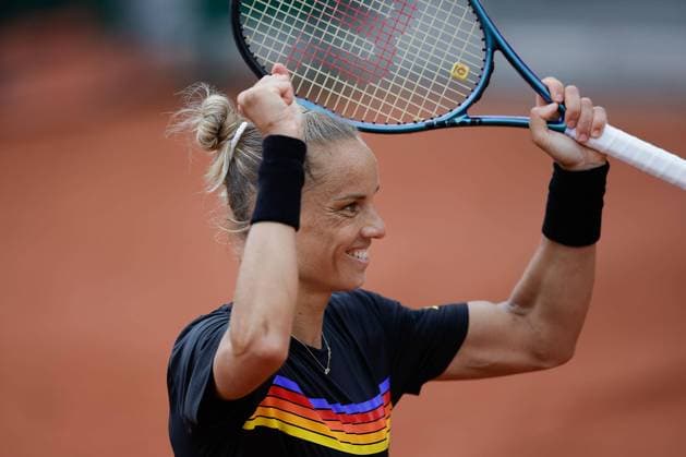 Sport Bilder des Tages 28.05.2024 Tennis, French Open 2024 Roland-Garros, FRA, Women™s Singles Court 2 - FIRST ROUND Arantxa Rus (NL) - Angelique Kerber (GER) Bild: v. li. Arantxa Rus (NL) jubelt Copyright: HMBxMedia AntonioxBorga