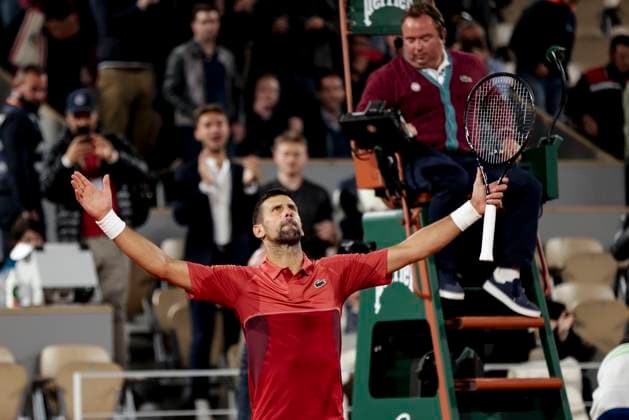 Sport Bilder des Tages TENNIS - French Open 2024 PARIS,FRANCE,28.MAY.24 - TENNIS - ATP, Tennis Herren World Tour, French Open, Roland Garros, Grand Slam. Image shows the rejoicing of Novak Djokovic (SRB).  GEPAxpictures xPatrickxSteiner