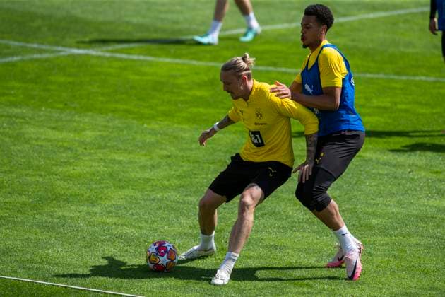 Training Borussia Dortmund, 28.05.2024 Marius Wolf (Borussia Dortmund, 17) im Zweikampf mit Felix Nmecha (Borussia Dortmund, 8). Trainingseinheit von Borussia Dortmund am 28.05.2024 vor dem UEFA Championsleague Finale gegen Real Madrid, Trainingsgelände Hohenbuschei, Dortmund DFL regulations prohibit any use of photographs as image sequences and or quasi-video Copyright: xBEAUTIFULxSPORTS Meuselx