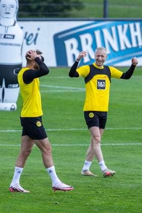 Training Borussia Dortmund, 28.05.2024 Marco Reus (Borussia Dortmund, 11) lacht mit Niclas Füllkrug (Borussia Dortmund, 14). Trainingseinheit von Borussia Dortmund am 28.05.2024 vor dem UEFA Championsleague Finale gegen Real Madrid, Trainingsgelände Hohenbuschei, Dortmund DFL regulations prohibit any use of photographs as image sequences and or quasi-video Copyright: xBEAUTIFULxSPORTS Meuselx