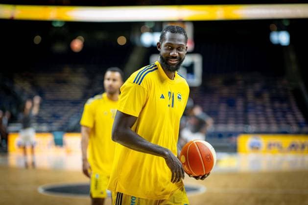 Basketball Berlin 28.05.2024 Saison 2023 2024 1. Bundesliga easyCredit BBL Playoffs Halbfinale Spiel 1 Alba Berlin - NINERS Chemnitz Khalifa Koumadje (Alba Berlin, No.21) Christ
