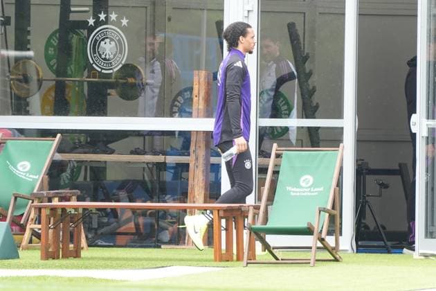 Leroy Sane kommt zum Training - Blankenhain 29.05.2024: Trainingslager der Deutschen Nationalmannschaft zur EM-Vorbereitung, Golf Resort Weimarer Land