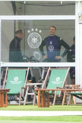 Torwart Goalie Manuel Neuer (Deutschland Germany) trainiert auf dem Ergometer im Fitnesszelt an seinem ersten Tag im Trainingslager - Blankenhain 29.05.2024: Trainingslager der Deutschen Nationalmannschaft zur EM-Vorbereitung, Golf Resort Weimarer Land