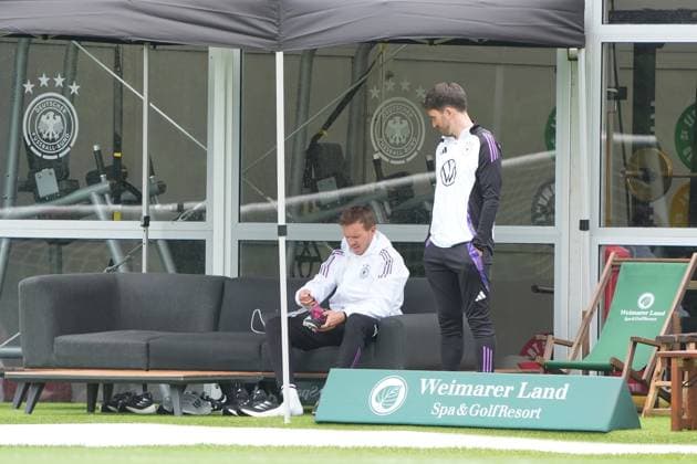 Bundestrainer Julian Nagelsmann (Deutschland Germany) mit neuen Adidas Schuhen - Blankenhain 29.05.2024: Trainingslager der Deutschen Nationalmannschaft zur EM-Vorbereitung, Golf Resort Weimarer Land