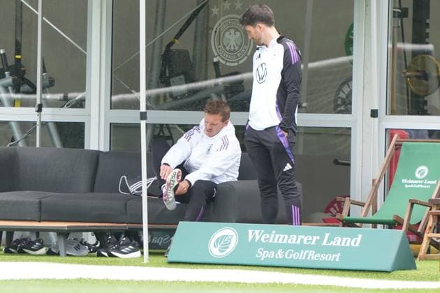 Bundestrainer Julian Nagelsmann (Deutschland Germany) mit neuen Adidas Schuhen - Blankenhain 29.05.2024: Trainingslager der Deutschen Nationalmannschaft zur EM-Vorbereitung, Golf Resort Weimarer Land