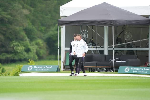 Bundestrainer Julian Nagelsmann (Deutschland Germany) und Co-Trainer Assistenztrainer Benjamin Glück (Deutschland Germany) - Blankenhain 29.05.2024: Trainingslager der Deutschen Nationalmannschaft zur EM-Vorbereitung, Golf Resort Weimarer Land