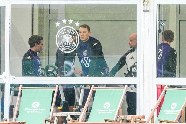 Torwart Goalie Manuel Neuer (Deutschland Germany) trainiert auf dem Ergometer im Fitnesszelt an seinem ersten Tag im Trainingslager - Blankenhain 29.05.2024: Trainingslager der Deutschen Nationalmannschaft zur EM-Vorbereitung, Golf Resort Weimarer Land