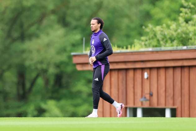 Leroy Sane laeuft ueber den Trainingsplatz, Training Tag 3, Trainingslager der deutschen Natiionalmannschaft, Spa- und GolfResort Weimarer Land, 29.05.2024, Blankenhain, Deutschland.