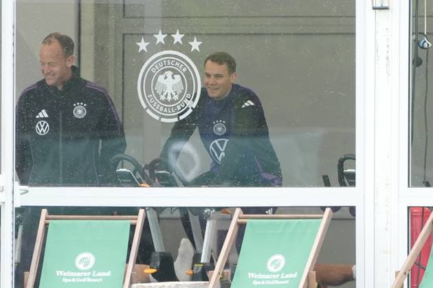 Torwart Goalie Manuel Neuer (Deutschland Germany) trainiert auf dem Ergometer im Fitnesszelt an seinem ersten Tag im Trainingslager - Blankenhain 29.05.2024: Trainingslager der Deutschen Nationalmannschaft zur EM-Vorbereitung, Golf Resort Weimarer Land