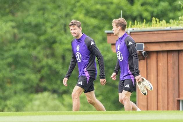 Thomas Müller (Deutschland Germany) und Joshua Kimmich (Deutschland Germany) - Blankenhain 29.05.2024: Trainingslager der Deutschen Nationalmannschaft zur EM-Vorbereitung, Golf Resort Weimarer Land