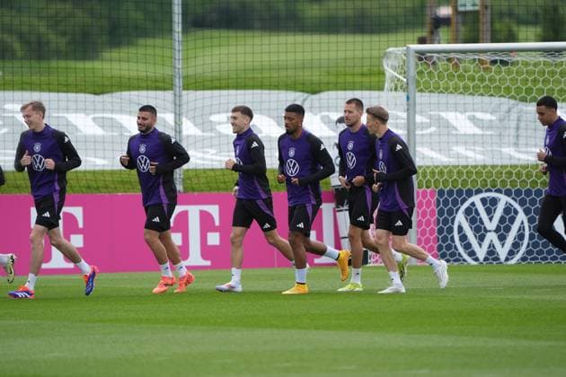 Mannschaft läuft sich warm - Blankenhain 29.05.2024: Trainingslager der Deutschen Nationalmannschaft zur EM-Vorbereitung, Golf Resort Weimarer Land