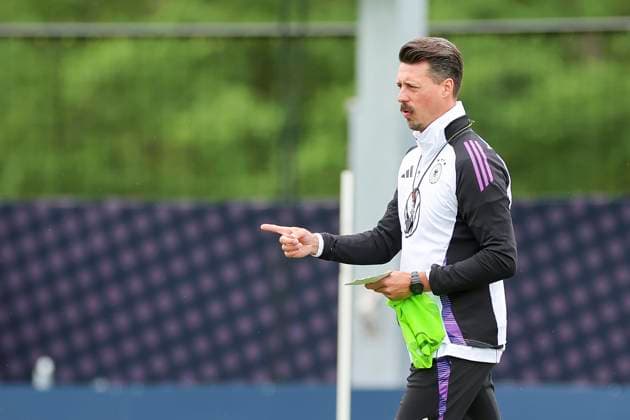 Co-Trainer Sandro Wagner gestikuliert, Training Tag 3, Trainingslager der deutschen Natiionalmannschaft, Spa- und GolfResort Weimarer Land, 29.05.2024, Blankenhain, Deutschland.