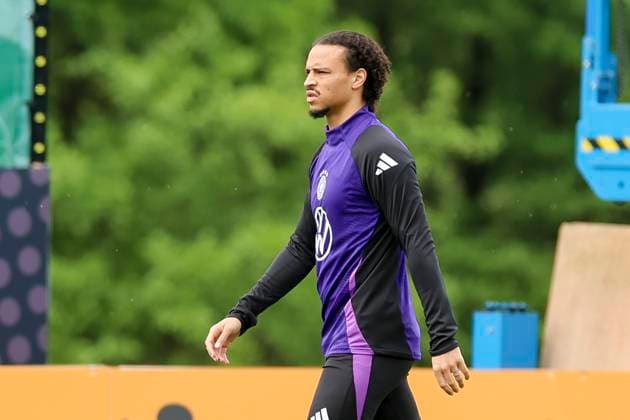 Leroy Sane laeuft ueber den Trainingsplatz, Training Tag 3, Trainingslager der deutschen Natiionalmannschaft, Spa- und GolfResort Weimarer Land, 29.05.2024, Blankenhain, Deutschland.