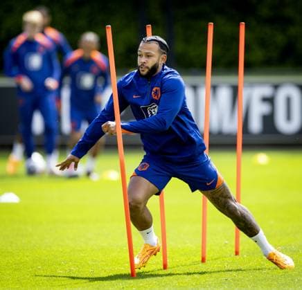ZEIST - Memphis Depay during a training session of the Dutch national team, Nationalteam at the KNVB Campus on May 29, 2024 in Zeist, the Netherlands. The Dutch national team is preparing for the European Football Championship in Germany. ANP KOEN VAN WEEL UEFA EURO, EM, Europameisterschaft,Fussball 2024 Germany 2024 xVIxANPxSportx xxANPxIVx 499862385 originalFilename: 499862385.jpg