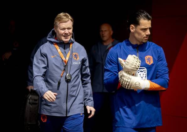 ZEIST - National coach Ronald Koeman and Nick Olij during a training session of the Dutch national team, Nationalteam at the KNVB Campus on May 29, 2024 in Zeist, the Netherlands. The Dutch national team is preparing for the European Football Championship in Germany. ANP KOEN VAN WEEL UEFA EURO, EM, Europameisterschaft,Fussball 2024 Germany 2024 xVIxANPxSportx xxANPxIVx 499862400 originalFilename: 499862400.jpg