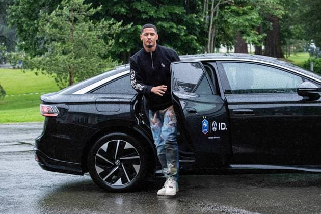William Saliba FOOTBALL : Arrivee des joueurs de lÂ’Equipe de France - Clairefontaine - 29 05 2024 BaptisteAutissier Panoramic 