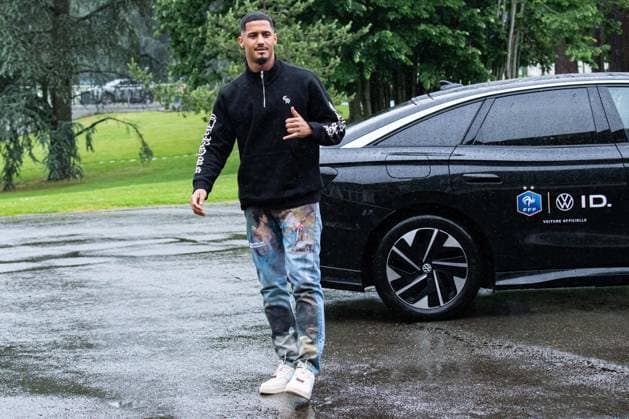 William Saliba FOOTBALL : Arrivee des joueurs de lÂ’Equipe de France - Clairefontaine - 29 05 2024 BaptisteAutissier Panoramic 