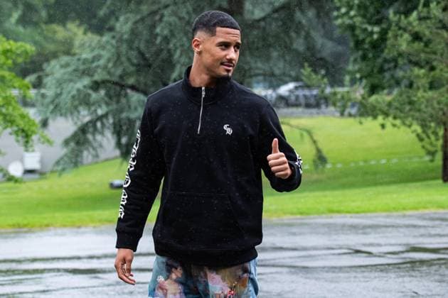 William Saliba FOOTBALL : Arrivee des joueurs de lÂ’Equipe de France - Clairefontaine - 29 05 2024 BaptisteAutissier Panoramic 