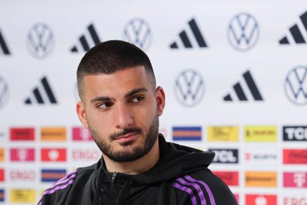 Deniz Undav stellt sich den Fragen der Journalisten, Pressekonferenz Tag 3, Trainingslager der deutschen Natiionalmannschaft, Schloss, 29.05.2024, Blankenhain, Deutschland.
