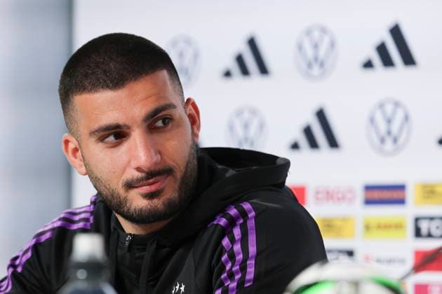 Deniz Undav stellt sich den Fragen der Journalisten, Pressekonferenz Tag 3, Trainingslager der deutschen Natiionalmannschaft, Schloss, 29.05.2024, Blankenhain, Deutschland.