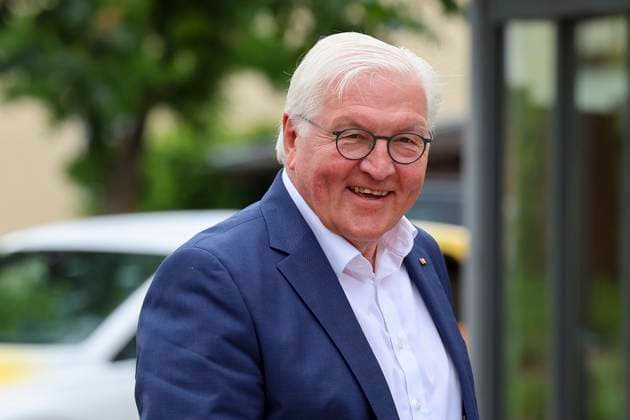 Bundespraesident Frank-Walter Steinmeier lacht, Besuch des Bundespraesidenten, Trainingslager der deutschen Natiionalmannschaft, Spa- und GolfResort Weimarer Land, 29.05.2024, Blankenhain, Deutschland.