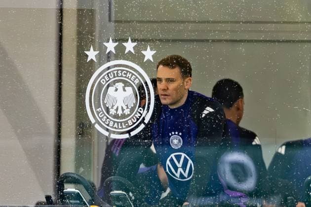 29.05.2024, GER, Fussball, Maenner, Saison 2023 2024, DFB Nationalmannschaft Trainingslager Blankenhain, Trainingseinheit im Spa&GolfResort Weimarer Land Manuel Neuer auf dem Spinningrad im Fitnessraum 99444 Blankenhain Schloss Blankenhain Spa & Golf Thüringen Deutschland