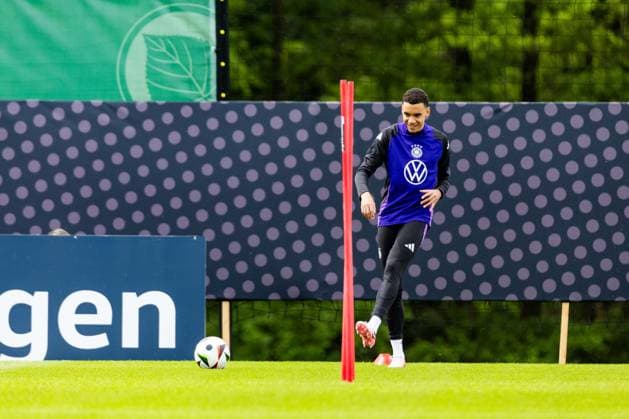 29.05.2024, GER, Fussball, Maenner, Saison 2023 2024, DFB Nationalmannschaft Trainingslager Blankenhain, Trainingseinheit im Spa&GolfResort Weimarer Land Jamal Musiala auf dem Trainingsplatz Sportplatz in Blankenhain 99444 Blankenhain Schloss Blankenhain Spa & Golf Thüringen Deutschland