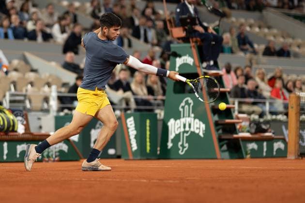 (240530) -- PARIS, May 30, 2024 -- Carlos Alcaraz hits a return during the men s singles second round match between Carlos Alcaraz of Spain and Jesper de Jong of the Netherlands at the French Open tennis tournament at Roland Garros, Paris, France, May 29, 2024. ) (SP)FRANCE-PARIS-TENNIS-FRENCH OPEN-MEN S SINGLES MengxDingbo 