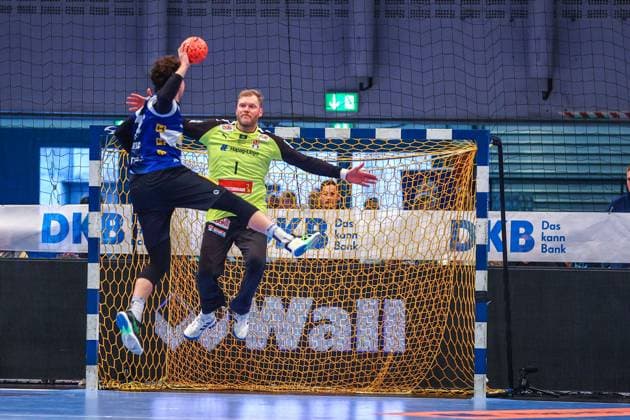 Handball I Herren I Saison 2023 24 I HBL I 33. Spieltag I HSV Hamburg - ThSV Eisenach I 29.05.2024 Marko Grgic (17, ThSV Eisenach) Johannes Bitter (1, HSV Hamburg) Copyright: xLobeca RHx