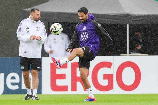 Ilkay Guendogan kontrolliert den Ball, Training Tag 4, Trainingslager der deutschen Natiionalmannschaft, Spa- und GolfResort Weimarer Land, 30.05.2024, Blankenhain, Deutschland.