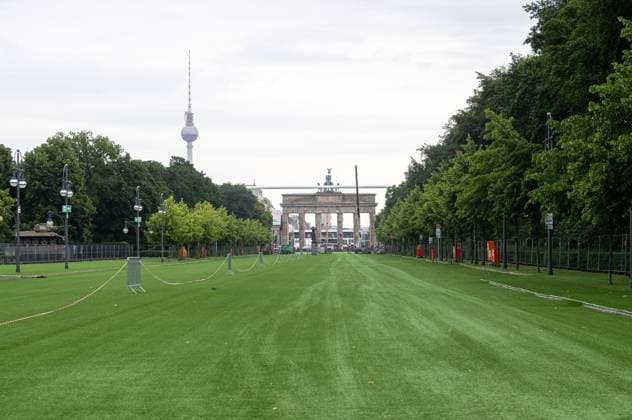 Fussball, Saison 2023 2024, Europameisterschaft, die Fanmeile am Brandenburger Tor in Berlin, 30.05. 2024, Copyright: xSebastianxRäppold MatthiasxKochx