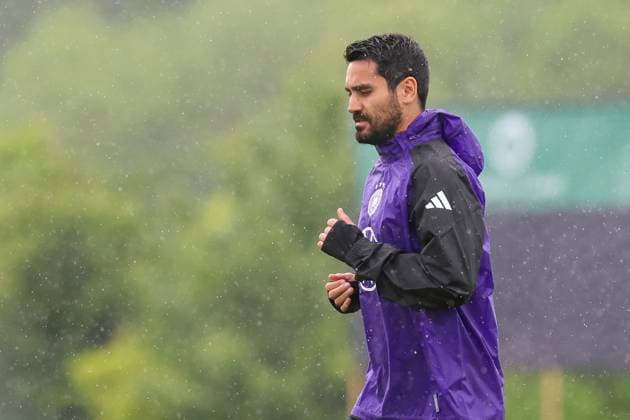 Ilkay Guendogan waermt sich auf, Training Tag 4, Trainingslager der deutschen Natiionalmannschaft, Spa- und GolfResort Weimarer Land, 30.05.2024, Blankenhain, Deutschland.