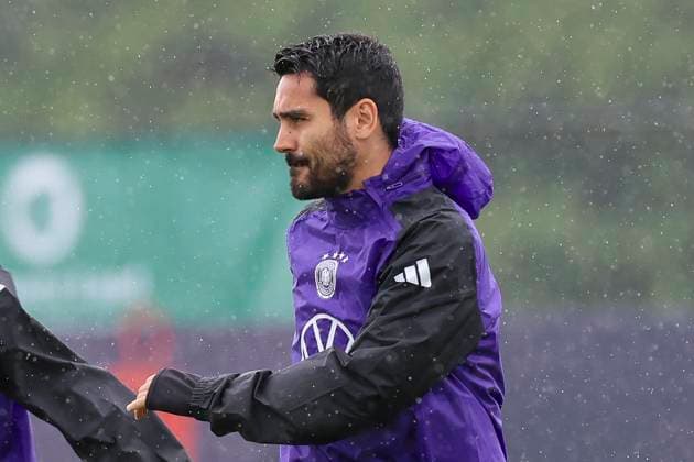 Ilkay Guendogan waermt sich auf, Training Tag 4, Trainingslager der deutschen Natiionalmannschaft, Spa- und GolfResort Weimarer Land, 30.05.2024, Blankenhain, Deutschland.