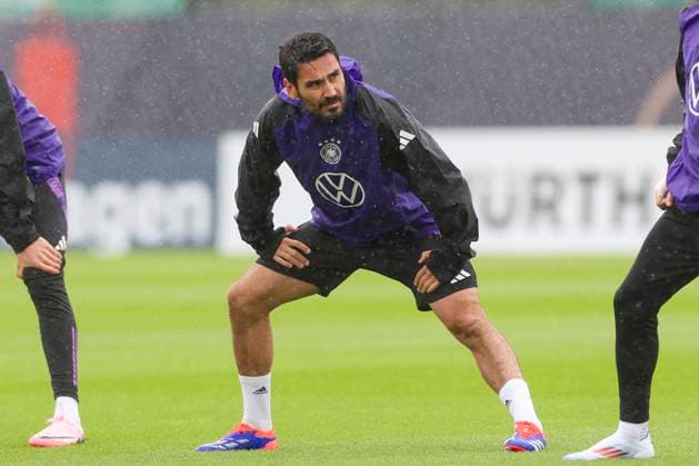 Ilkay Guendogan waermt sich auf, Training Tag 4, Trainingslager der deutschen Natiionalmannschaft, Spa- und GolfResort Weimarer Land, 30.05.2024, Blankenhain, Deutschland.
