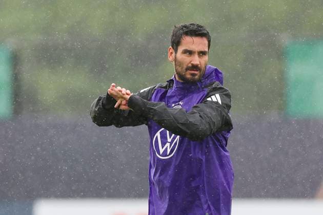 Ilkay Guendogan waermt sich auf, Training Tag 4, Trainingslager der deutschen Natiionalmannschaft, Spa- und GolfResort Weimarer Land, 30.05.2024, Blankenhain, Deutschland.